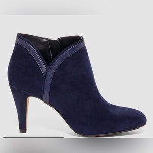 EUC Sole Society Roxine Suede Heeled Booties in Navy - size 6.5